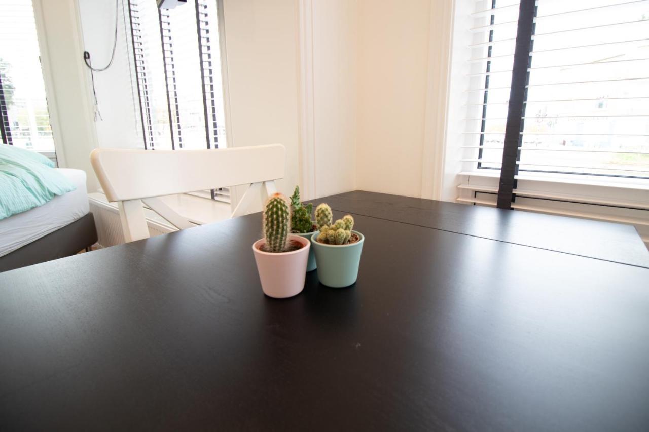 Escamp Apartments Хага Екстериор снимка