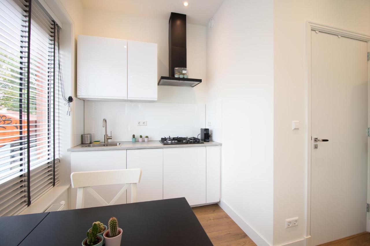 Escamp Apartments Хага Екстериор снимка