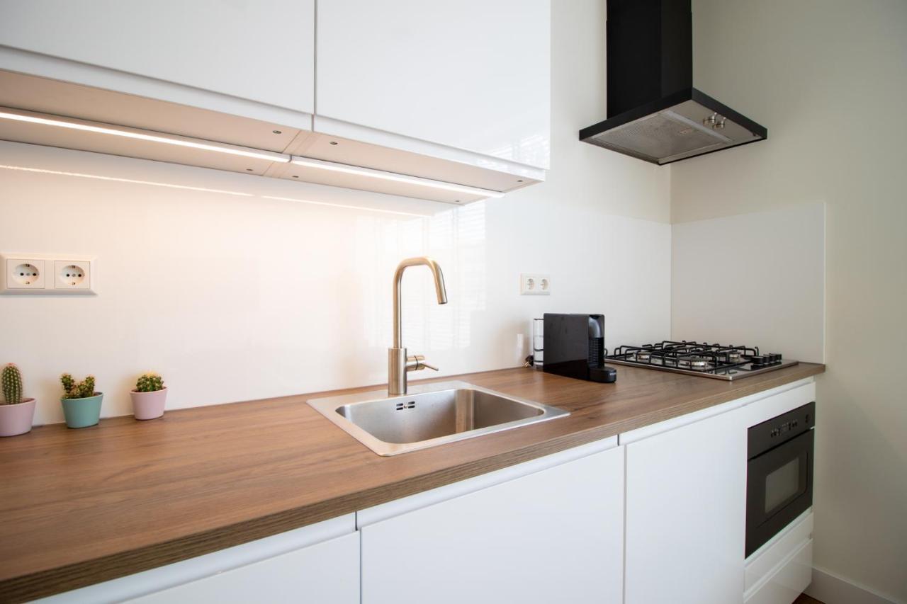 Escamp Apartments Хага Екстериор снимка