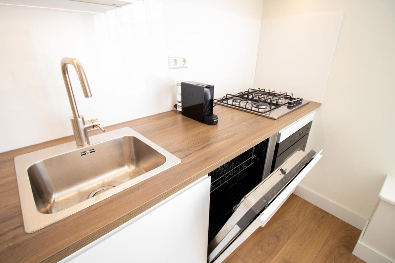 Escamp Apartments Хага Екстериор снимка