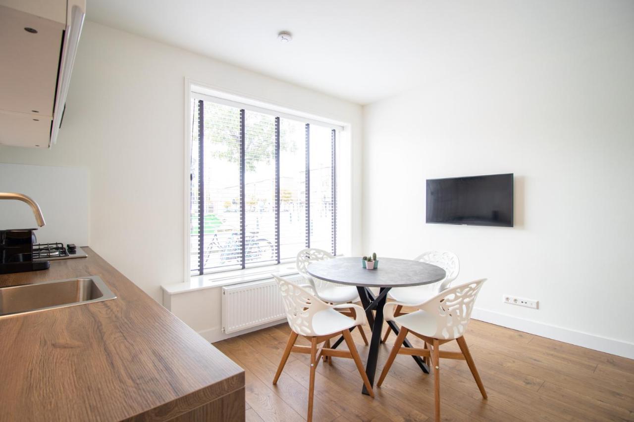Escamp Apartments Хага Екстериор снимка