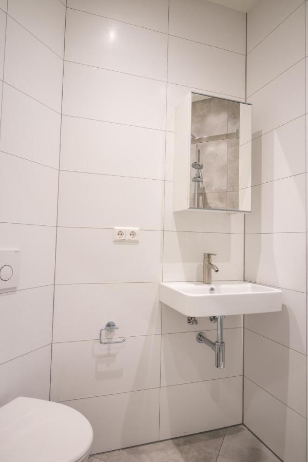 Escamp Apartments Хага Екстериор снимка